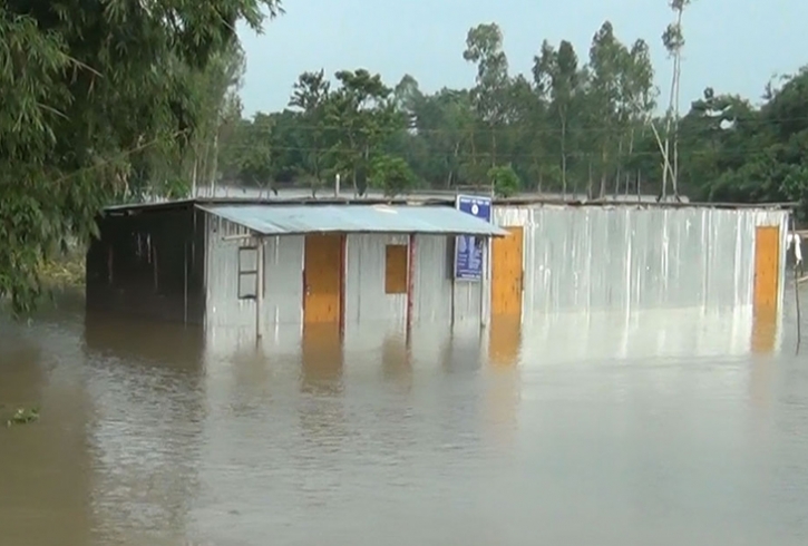 বন্যায় মৃত্যু বেড়ে ৭০ বন্যায় মৃত্যু বেড়ে ৭০