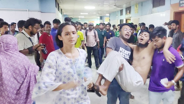 পাঁচ শতাধিক নেতাকর্মী আহত, দাবি ছাত্রলীগের পাঁচ শতাধিক নেতাকর্মী আহত, দাবি ছাত্রলীগের