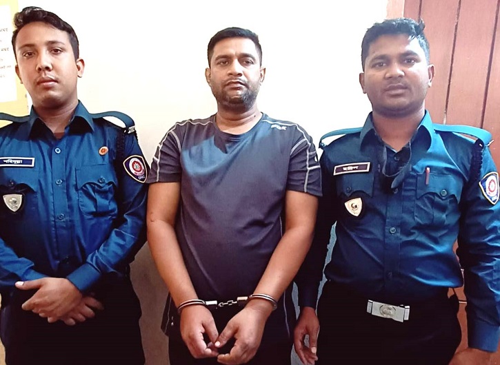 ওষুধের দোকানের আড়ালে নিষিদ্ধ ট্যাপেন্টাডল বিক্রি করেন রাকিব ওষুধের দোকানের আড়ালে নিষিদ্ধ ট্যাপেন্টাডল বিক্রি করেন রাকিব