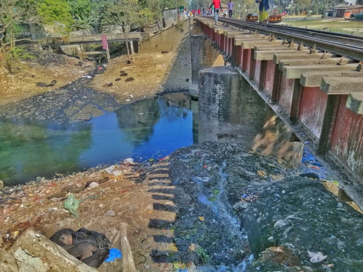 দখল-দূষণে মরে যাচ্ছে করতোয়া দখল-দূষণে মরে যাচ্ছে করতোয়া