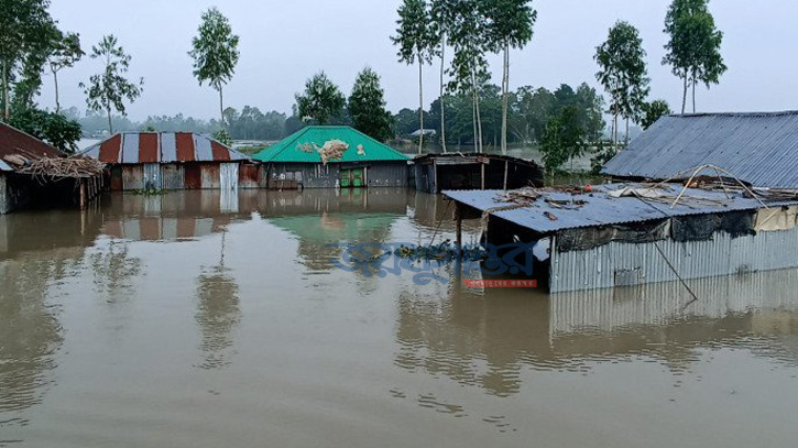 বগুড়ায় কমছে যমুনার পানি, তবে এখনো বিপদসীমার উপরে বগুড়ায় কমছে যমুনার পানি, তবে এখনো বিপদসীমার উপরে