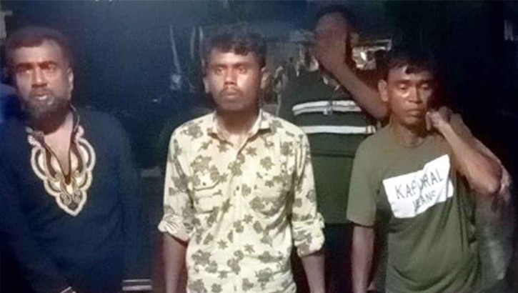 দিনাজপুরে মানবদেহের হাড়সহ গ্রেফতার ৩