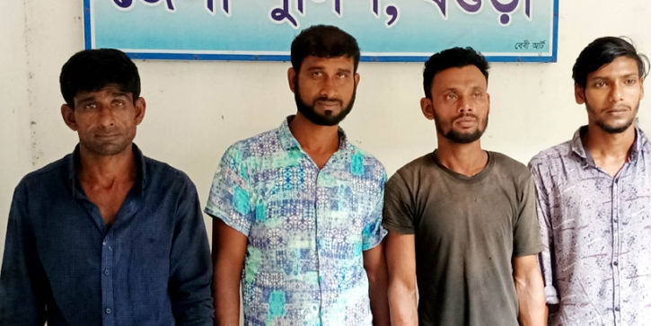 ধুনটে নৌকাসহ ৪ বালু শ্রমিক গ্রেপ্তার