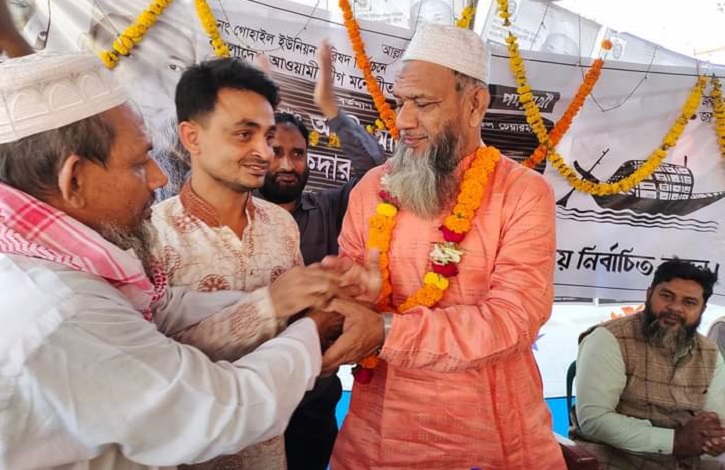 ছক্কা মারলেন বগুড়ার গোহাইল ইউপি চেয়ারম্যান ফজু ছক্কা মারলেন বগুড়ার গোহাইল ইউপি চেয়ারম্যান ফজু
