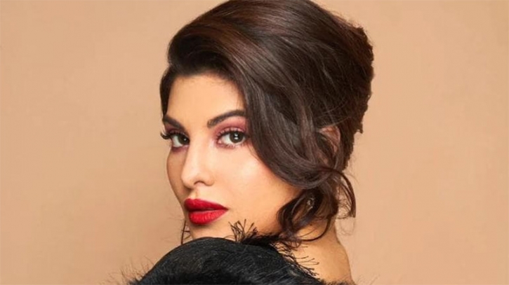 এবার সেই প্রতারকের সঙ্গে জ্যাকলিনের ঘনিষ্ঠ ছবি ভাইরাল! এবার সেই প্রতারকের সঙ্গে জ্যাকলিনের ঘনিষ্ঠ ছবি ভাইরাল!