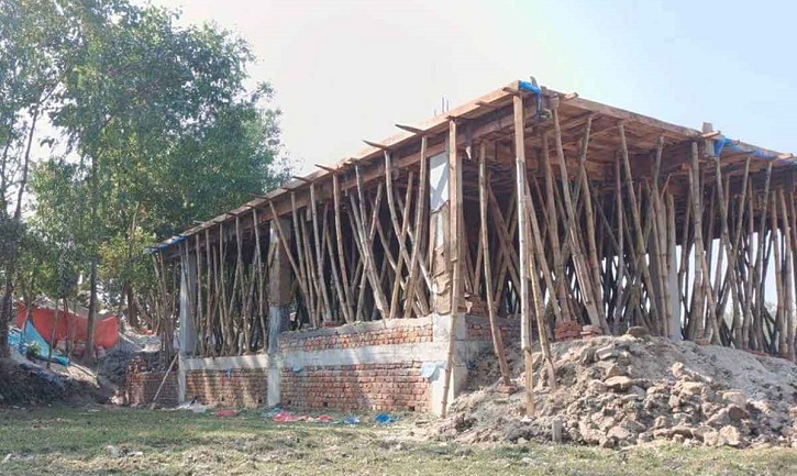 মান্দায় পাউবোর জমিতে ‘অবৈধ ভবন’ নির্মাণ