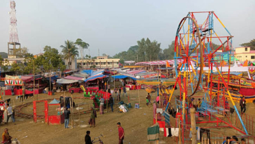 যশোরে সপ্তাহব্যাপী মধুমেলা উপলক্ষে বর্ণিল সাজে সেজেছে সাগরদাঁড়ি