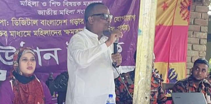 শিবগঞ্জে নারীর ক্ষমতায়ন ও অগ্নি নির্বাপনে উঠান বৈঠক শিবগঞ্জে নারীর ক্ষমতায়ন ও অগ্নি নির্বাপনে উঠান বৈঠক