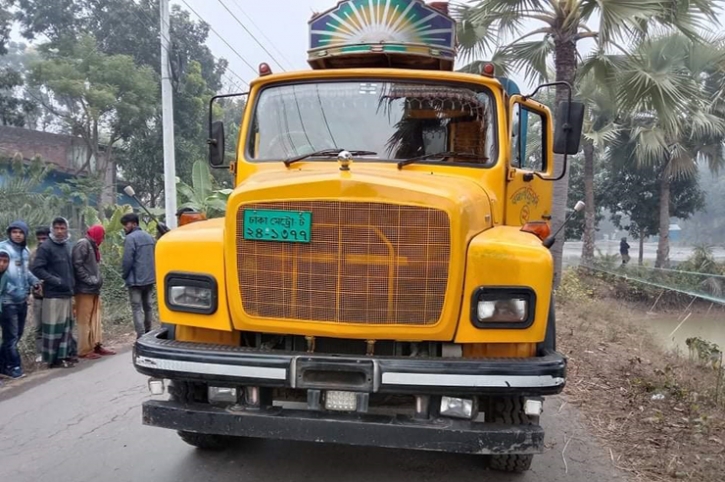 আদমদীঘিতে ট্রাকচাপায় মোটরসাইকেল আরোহী নিহত