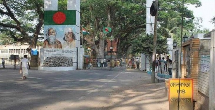 পেট্রাপোল সীমান্তে পরিবহন কর্মীদের বিক্ষোভ পেট্রাপোল সীমান্তে পরিবহন কর্মীদের বিক্ষোভ