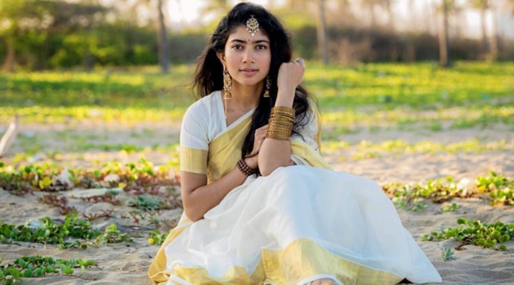 ‘মেকআপ ছাড়াই আমাকে সুন্দর লাগে’ ‘মেকআপ ছাড়াই আমাকে সুন্দর লাগে’