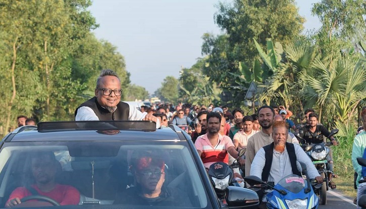 শিবগঞ্জে নৌকার মাঝি মানিককে গণসংবর্ধনা শিবগঞ্জে নৌকার মাঝি মানিককে গণসংবর্ধনা