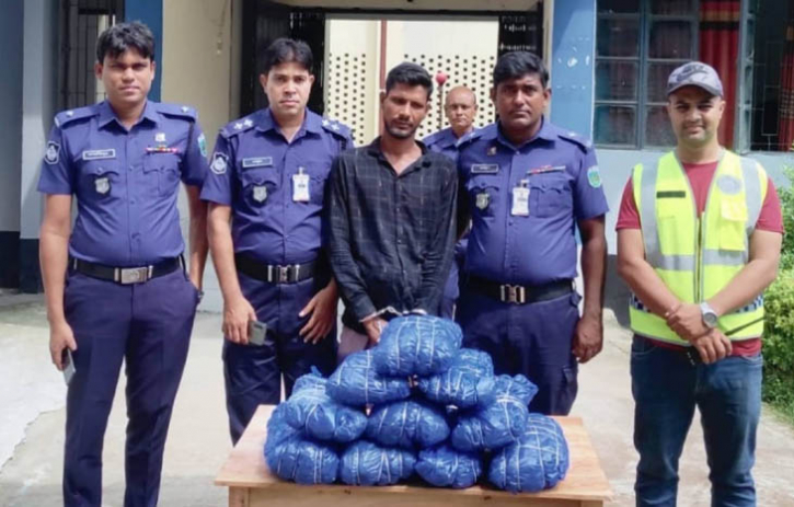 সিরাজগঞ্জে ১০ কেজি গাঁজাসহ যুবক গ্রেপ্তার সিরাজগঞ্জে ১০ কেজি গাঁজাসহ যুবক গ্রেপ্তার